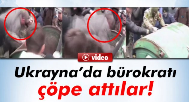 Ukrayna’da yolsuzlukla suçladıkları bürokratı çöpe attılar