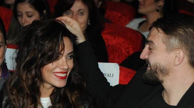 Ünlü çiftin düğün tarihi belli oldu