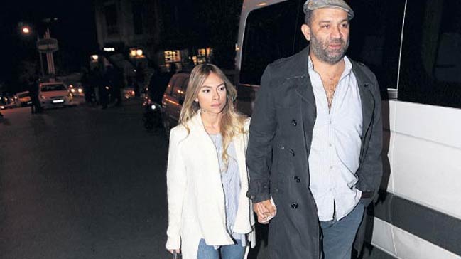 Ünlü Oyuncu Gazetecilere Yakalandı