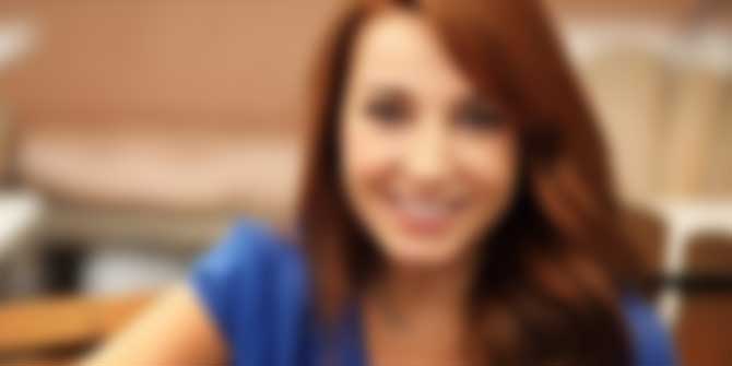 Ünlü Oyuncuya Araba Çarptı!