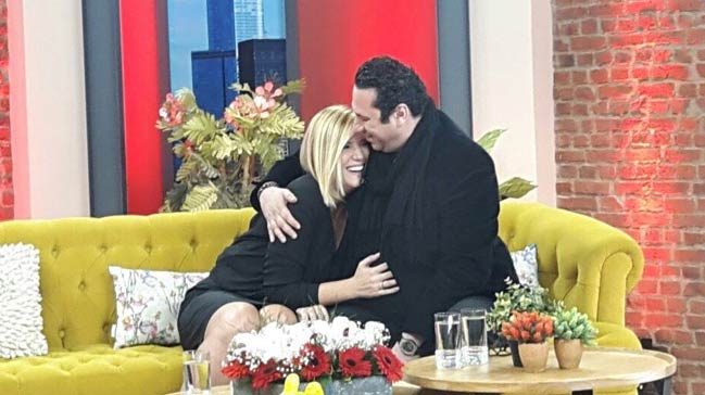 Ünlü oyuncuya canlı yayında evlenme teklifi