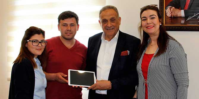 Üreticiye Tablet Verildi