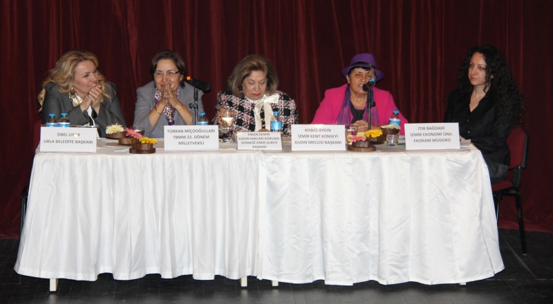 Urla'da 'Kadın ve Barış' konulu panel düzenlendi