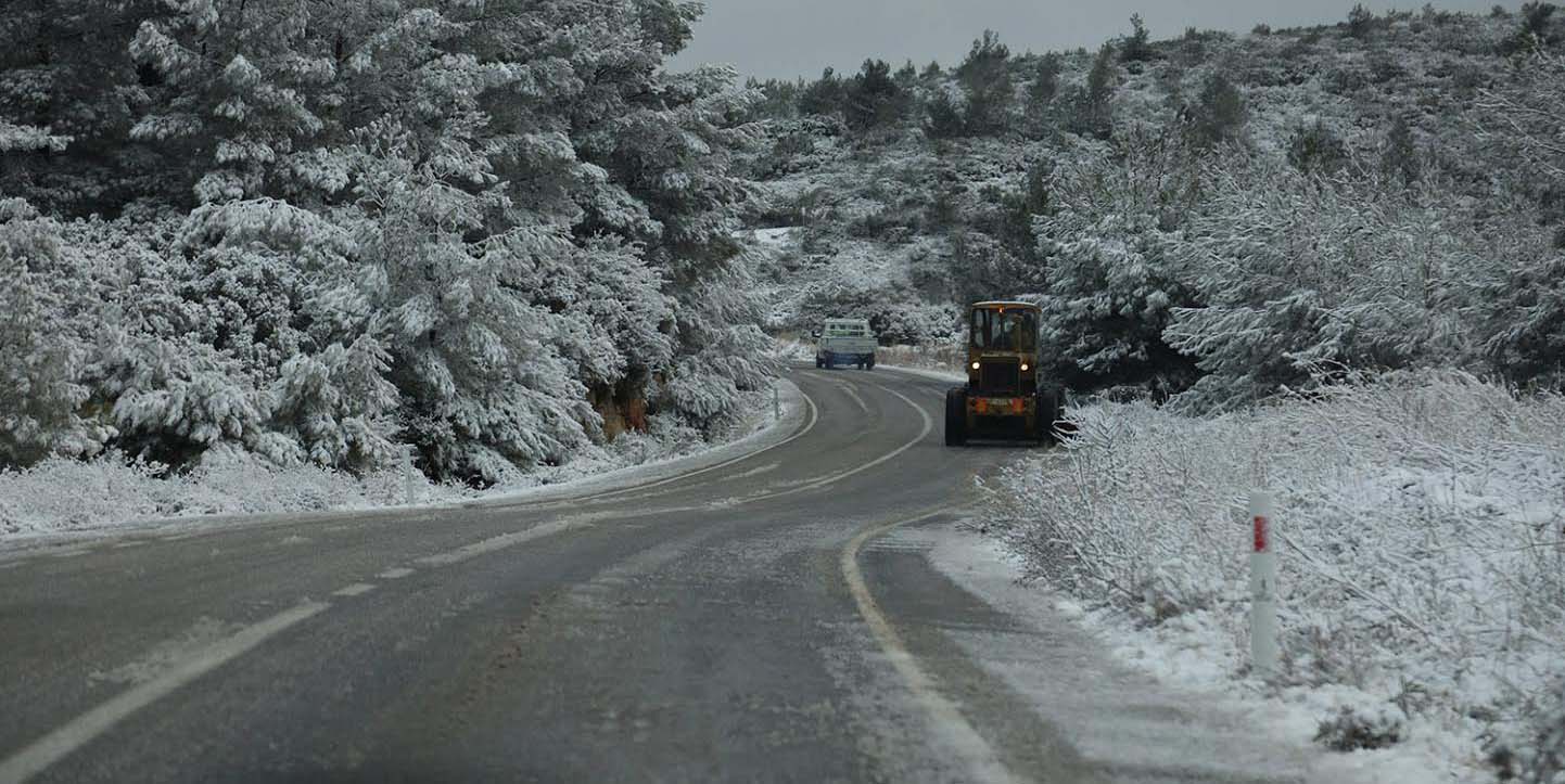 URLA'DA BELEDİYE EKİPLERİ GÖREV BAŞINDA