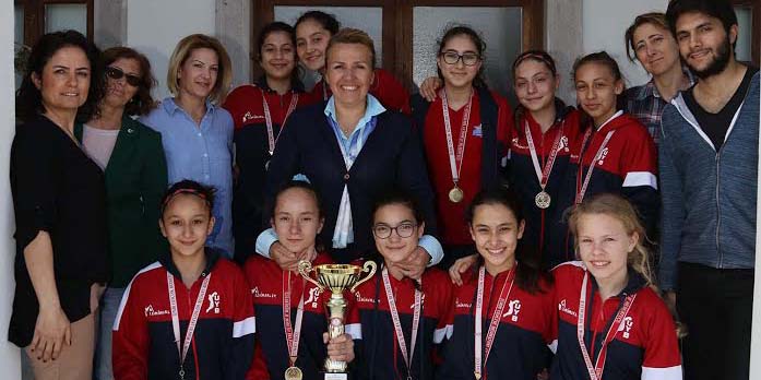 Urlalı minikler göz kamaştırıyor