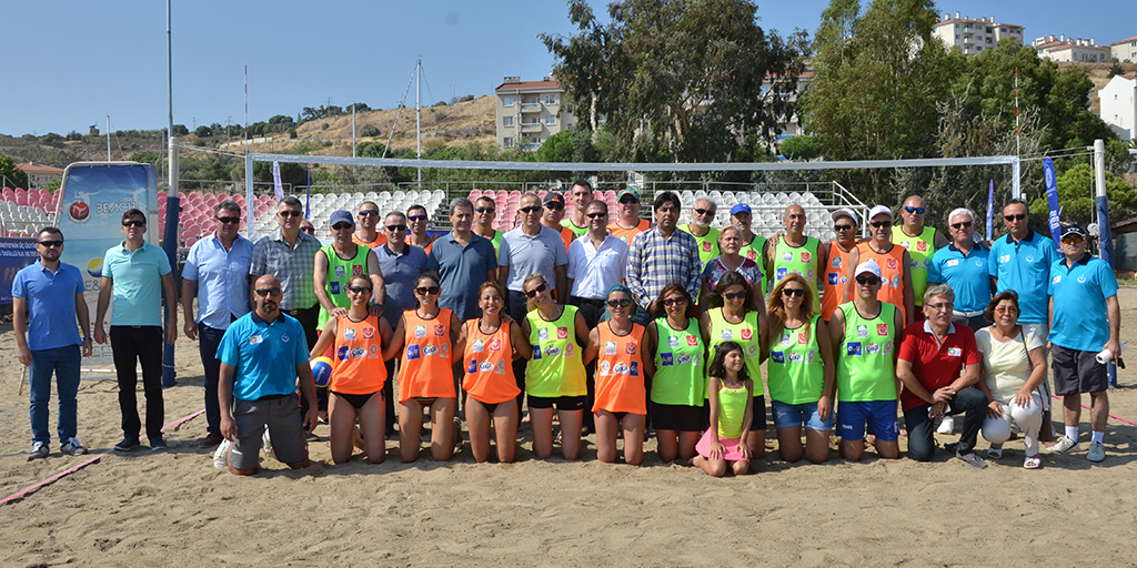 Usta voleybolcular Foça plajında