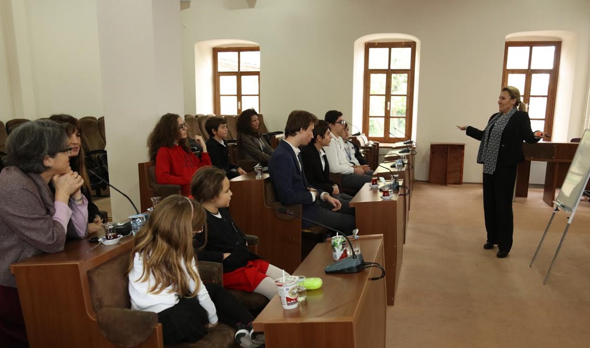 UYAR’DAN ÖĞRENCİLERE YEREL YÖNETİMLER DERSİ 