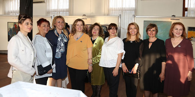 Uyar, Kadın Ressamların Sergisini Açtı