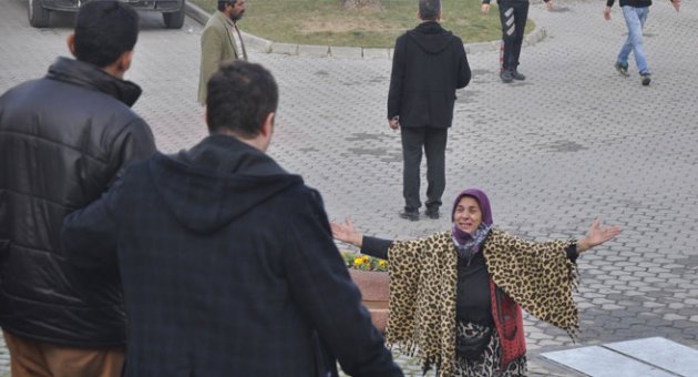 Uyuşturucudan tutuklanan evlada göz yaşı