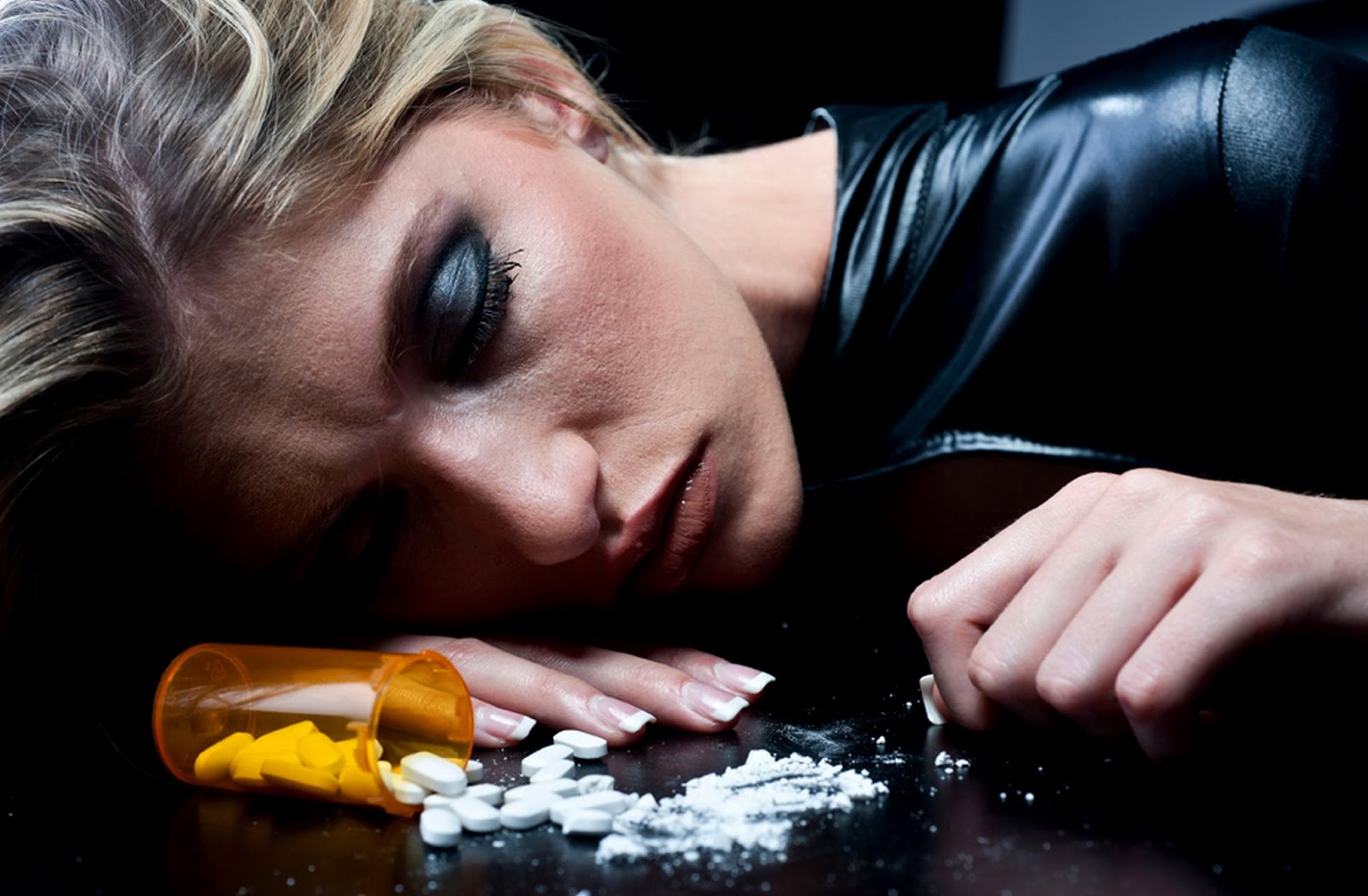 любовная зависимость. алкоголизм и алкоголики. эмоциональная зависимость от человека. зависимости человека. зависимость от третьих лиц.