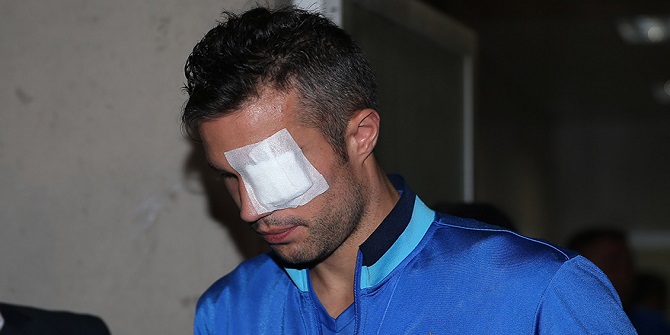 Van Persie&#039;nin sakatlığı, skandalı ortaya çıkardı