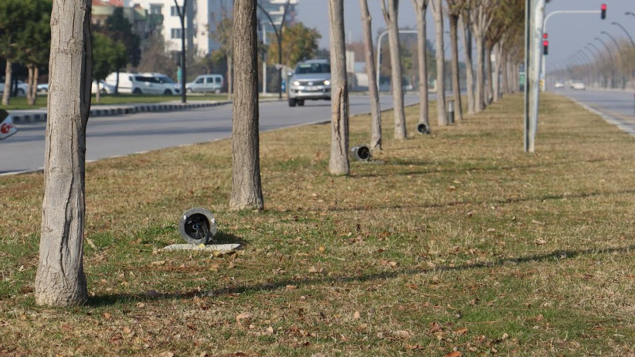 Vatandaşların Vergileri İle Yapılanı Yıkıyorlar