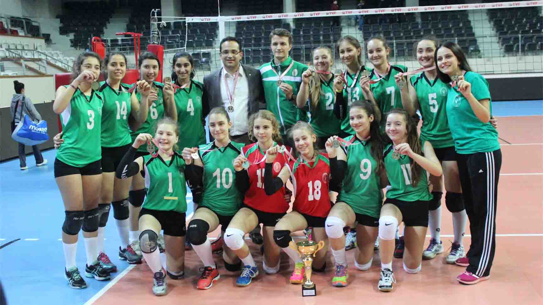 Voleybol'da Bornova'nın Gururu Oldular