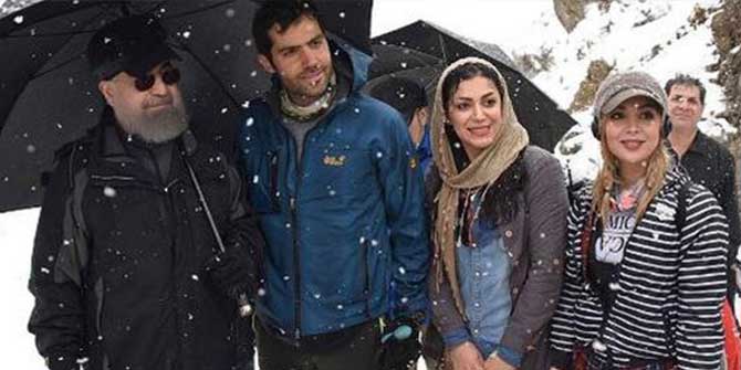 Yanındaki Kızlar Çok Açık Diye Tepki Yağdı!