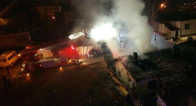 Yaşlı adam yangından son anda kurtarıldı