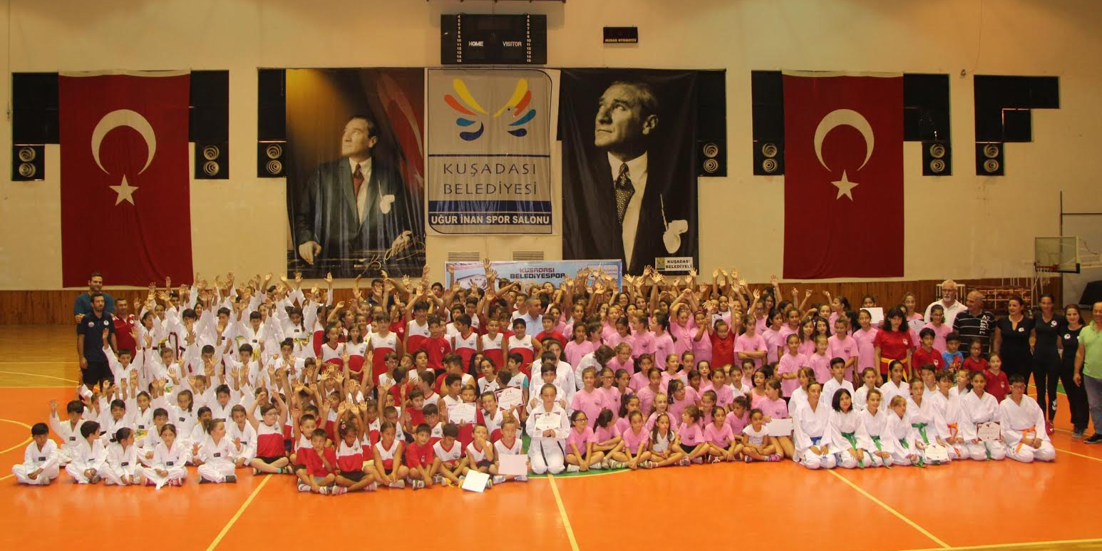 YAZ SPOR OKULU ÖĞRENCİLERİNİN SERTİFİKA HEYECANI