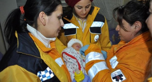 Yeni doğan bebeği ölüme terk ettiler