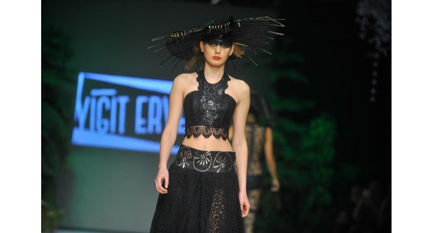 Yiğit Eryendi, koleksiyonuyla İzmirlileri mest etti