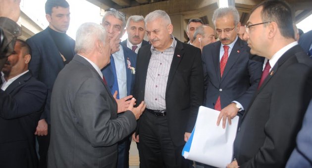 Yıldırım, kapanacak olan Üçkuyular Pazaryeri esnafıyla bir araya geldi