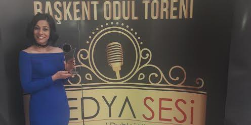 YILIN EN İYİ ÇIKIŞ YAPAN KADIN YAZARI ÖDÜLÜ EYLÜL AYÇA KARAKUŞ A VERİLDİ