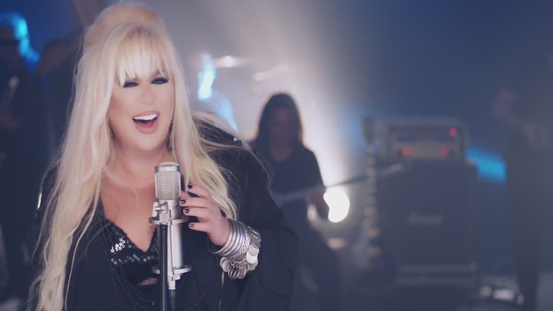 ZERRİN ÖZER’DEN KONSER MÜJDESİ!