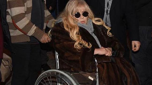 Zerrin Özer hastaneye kaldırıldı