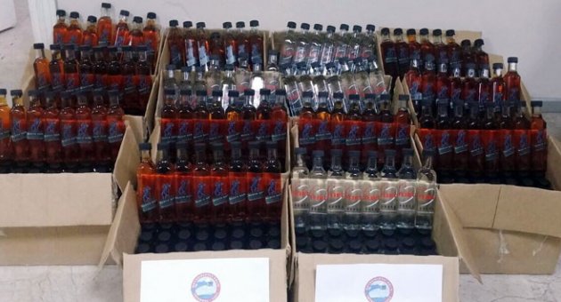 Zeytinburnu'nda 700 şişe sahte içki ele geçirildi