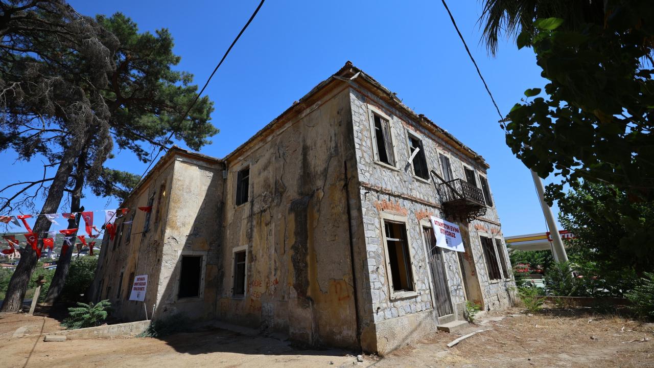 Atatürk'ün Efes Selçuk'a gelişi yapay zeka ile canlandırıldı