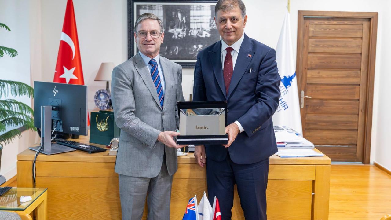 Avustralya Başkonsolosu’ndan Başkan Tugay’a ziyaret