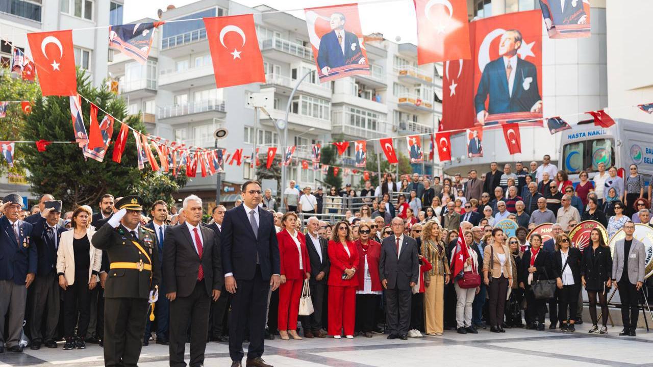 Balçova’da Cumhuriyetimizin 102. yılı etkinlikleri bugün sabah saatlerinde başladı