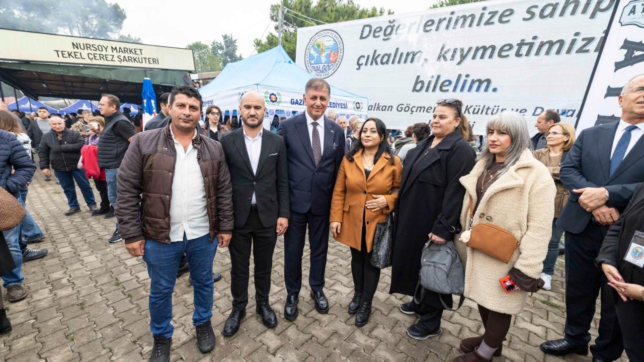 Başkan Tugay 12. Balkan Şenliği’nin açılışını yaptı “Yürek yüreğe, omuz omuza çalışacağız”