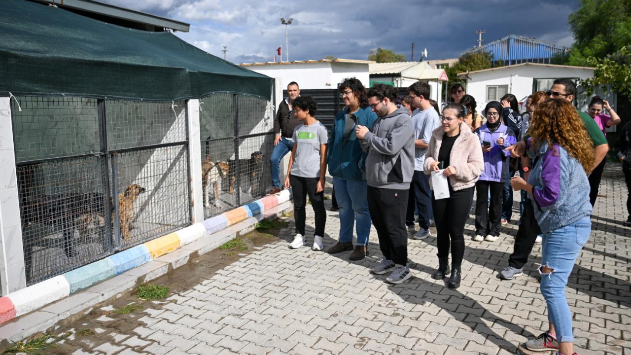 Bornova’da can dostlar için el ele
