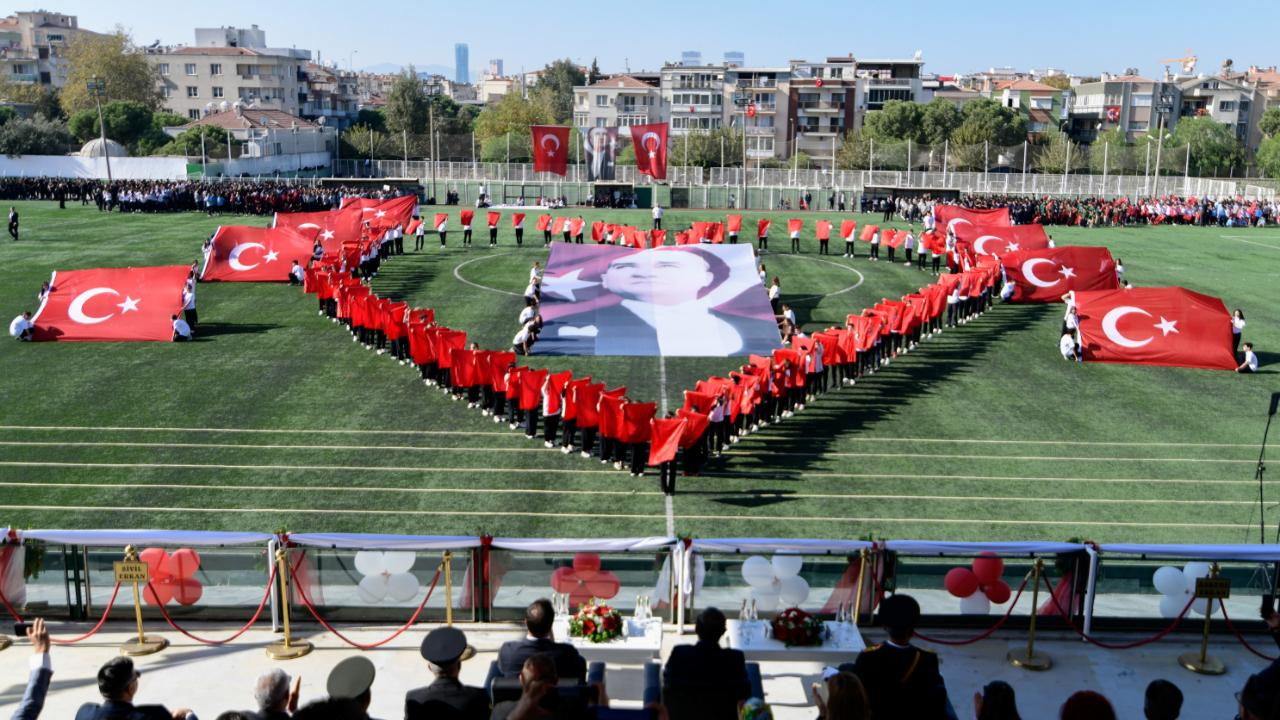 Bornova’da Cumhuriyet Bayramı’na coşkulu kutlama