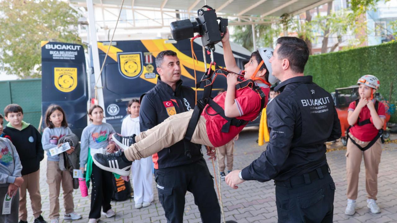 Buca Belediyesi’nden kesintisiz “Afet Farkındalık Eğitimi”