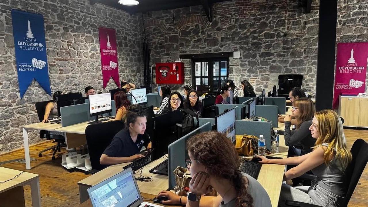 Büyükşehir’den gençlere “Canva” eğitimi