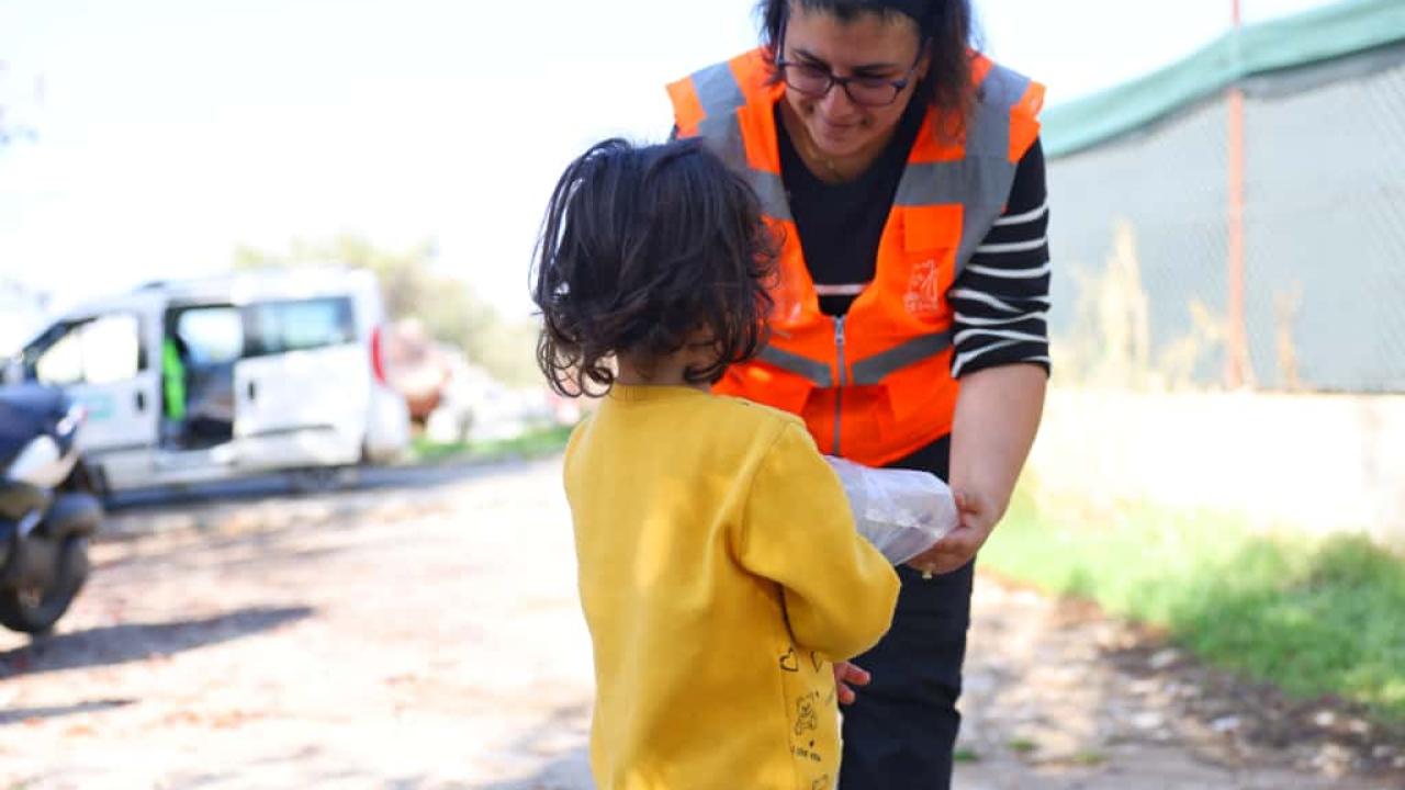 Çeşme Belediyesi’nden ilköğretim öğrencilerine beslenme desteği