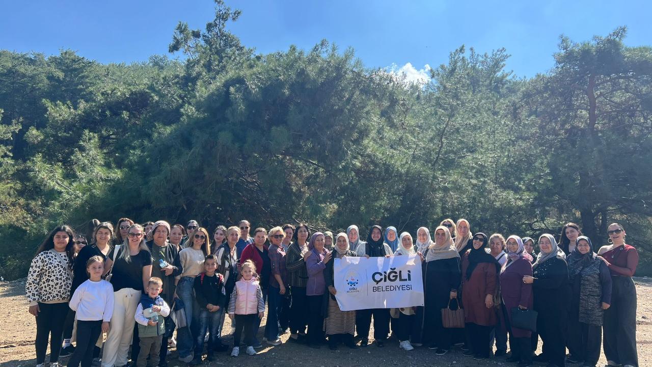 Çiğli Belediyesi’nden kadınlara kültürel gezi: Nazarköy’ün büyülü atmosferine yolculuk