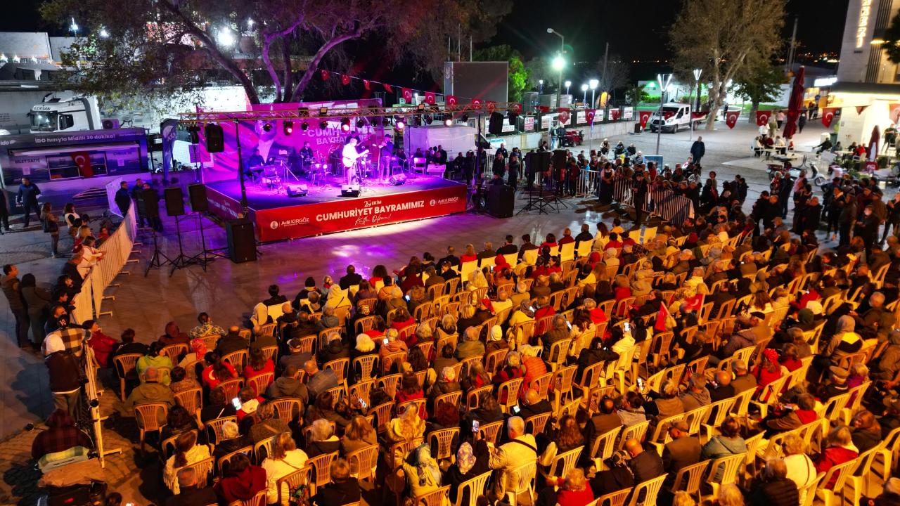 Dikili’de Cumhuriyet Bayramı Coşkusu