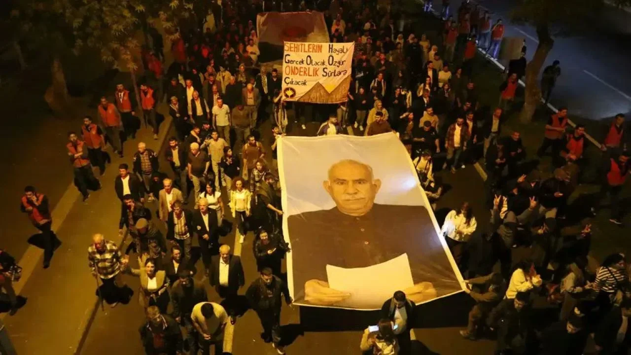 Diyarbakır&#039;da &#039;Düşman&#039; operasyonu: DEM Partililer gözaltına alındı