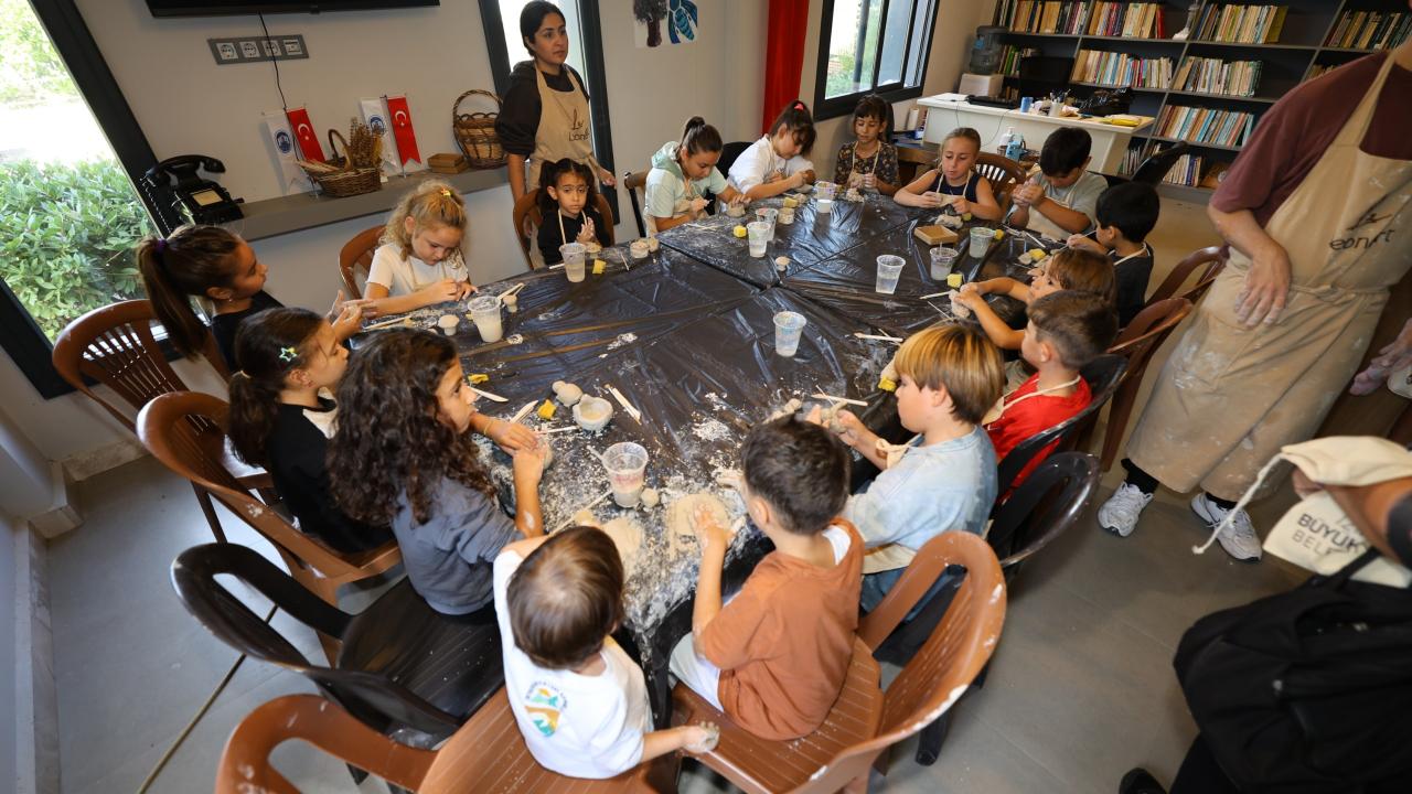 Efes Tarlası Yaşam Köyü Üretici Pazarında doğal ürünlere yoğun ilgi