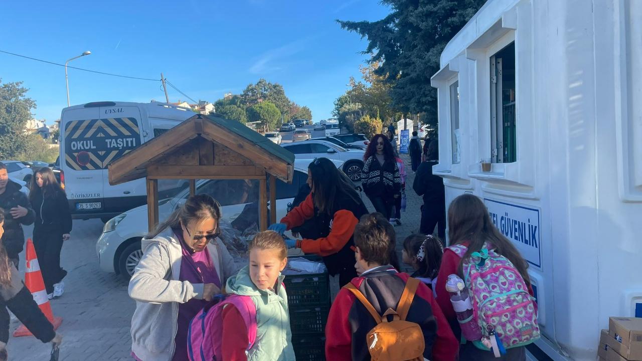 Güzelbahçe Belediyesi’nden Süt-Simit Desteğine Devam