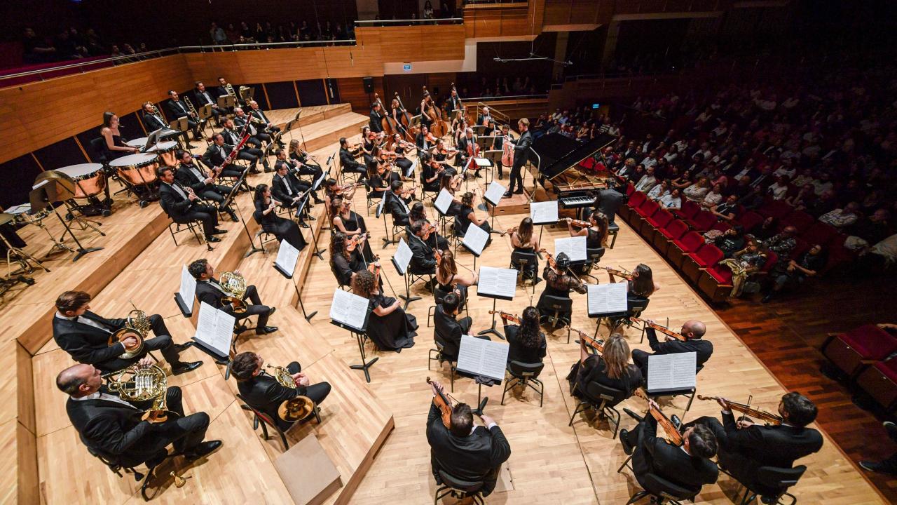 İzmir Oda Orkestrası yeni sezona kapalı gişe başladı