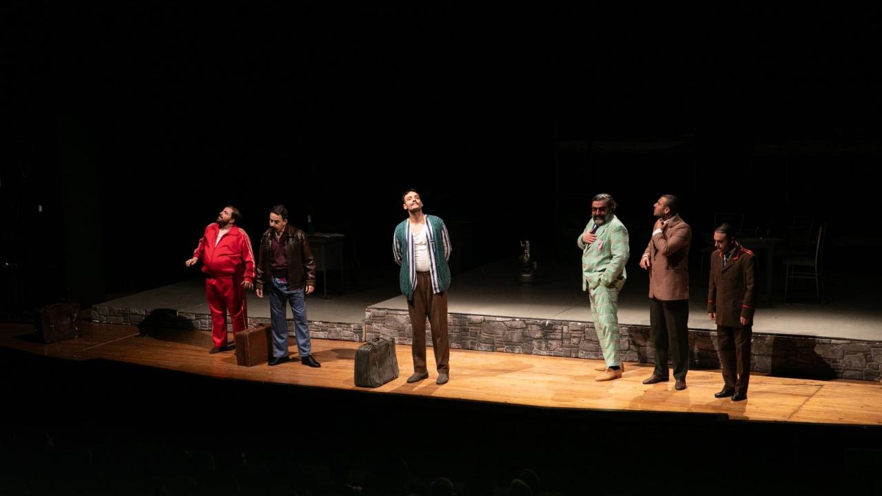 İzmir Şehir Tiyatroları sezonu yeni sahnesinde açtı