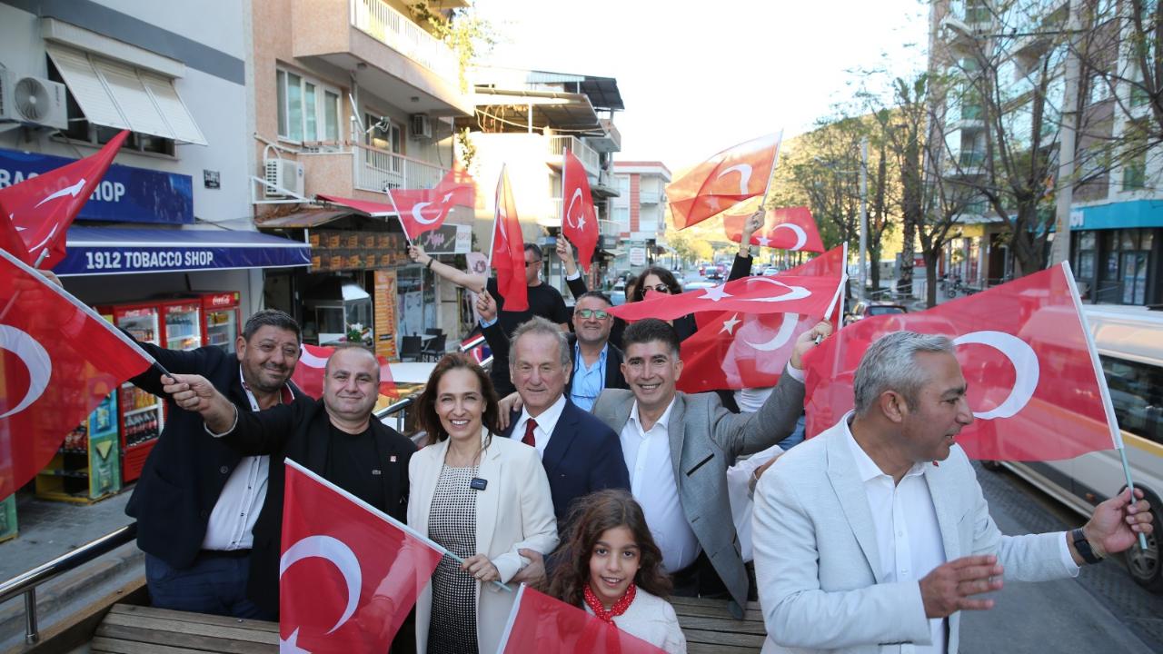 Karşıyaka, Cumhuriyet’in ışığında tek yürek oldu!