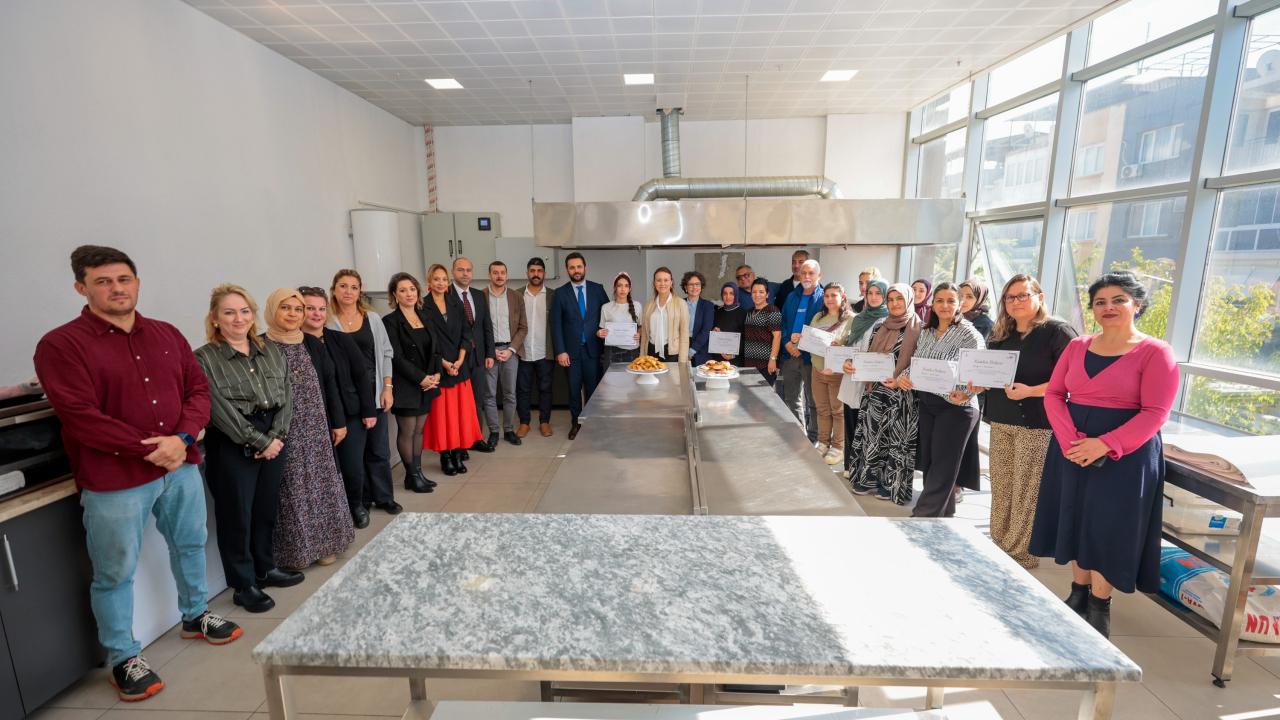 Konak’ın Hamur Ürünleri Yapımı Kursu mezunlarını verdi