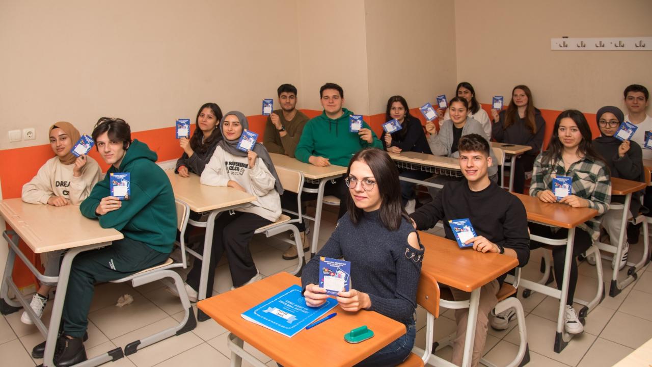 Menemen&#039;de eğitime dijital destek!