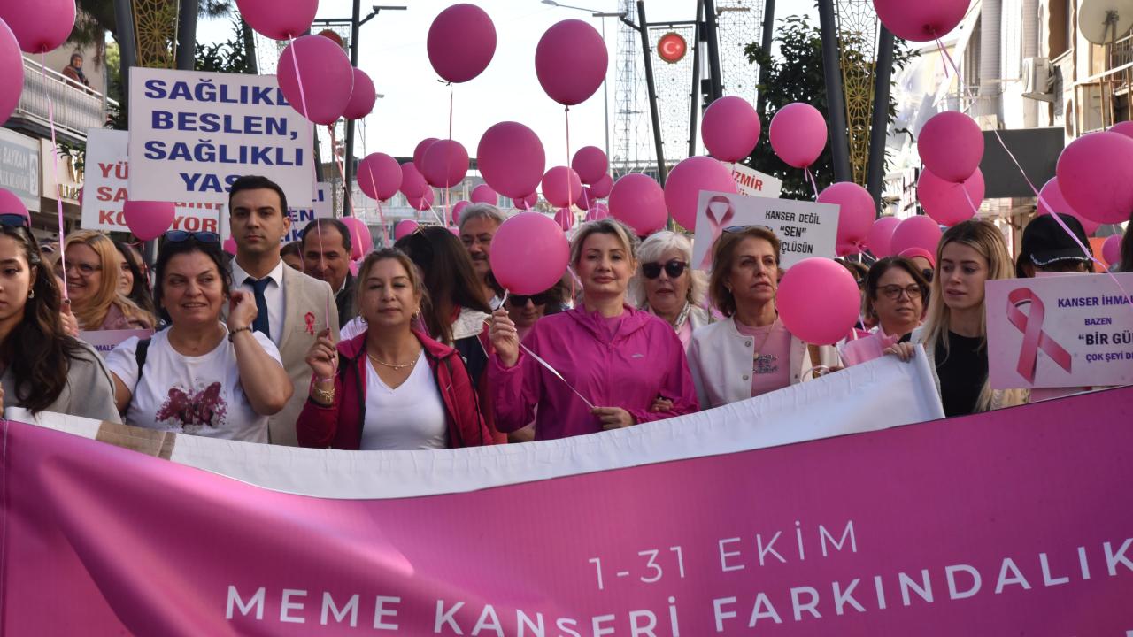 Menemenli kadınlardan pembe yürüyüş!