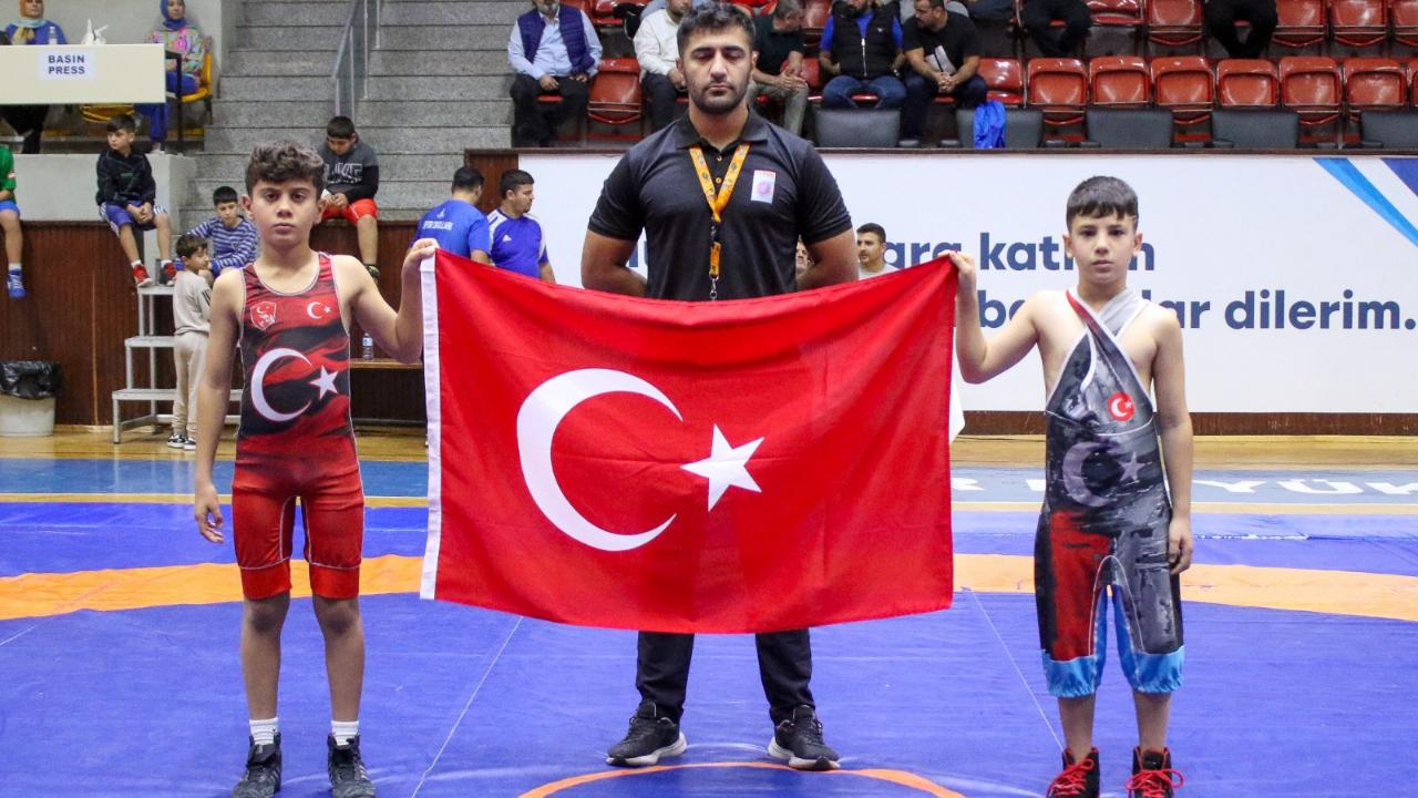 Minik sporcular Cumhuriyet için ter döktü