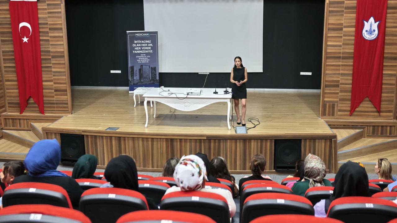‘Mutlu Çocuklar’ın anneleri seminere katıldı