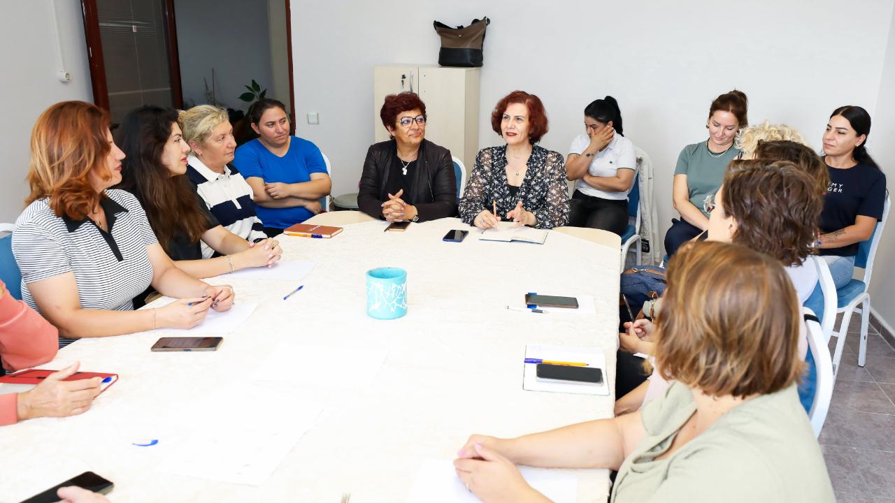 Narlıdere&#039;de kadınlar haklarını öğreniyor